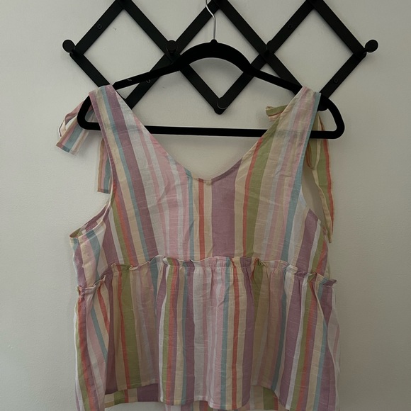 Cropped Peplum Linen Top - Picture 3 of 3